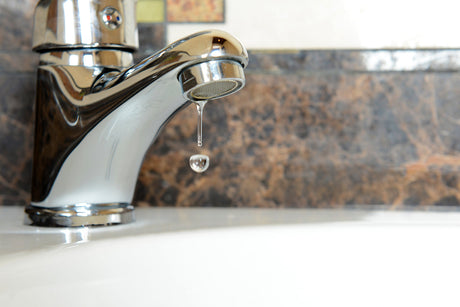 cloakroom wash basin - Ceramic sink with chrome fixture